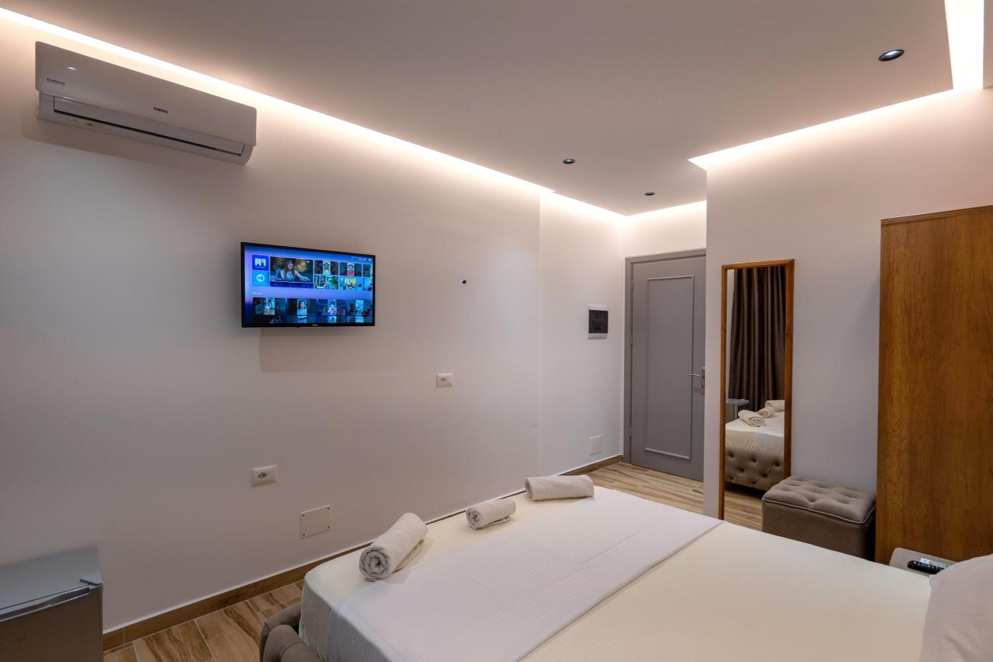 Hotel Rest Hour