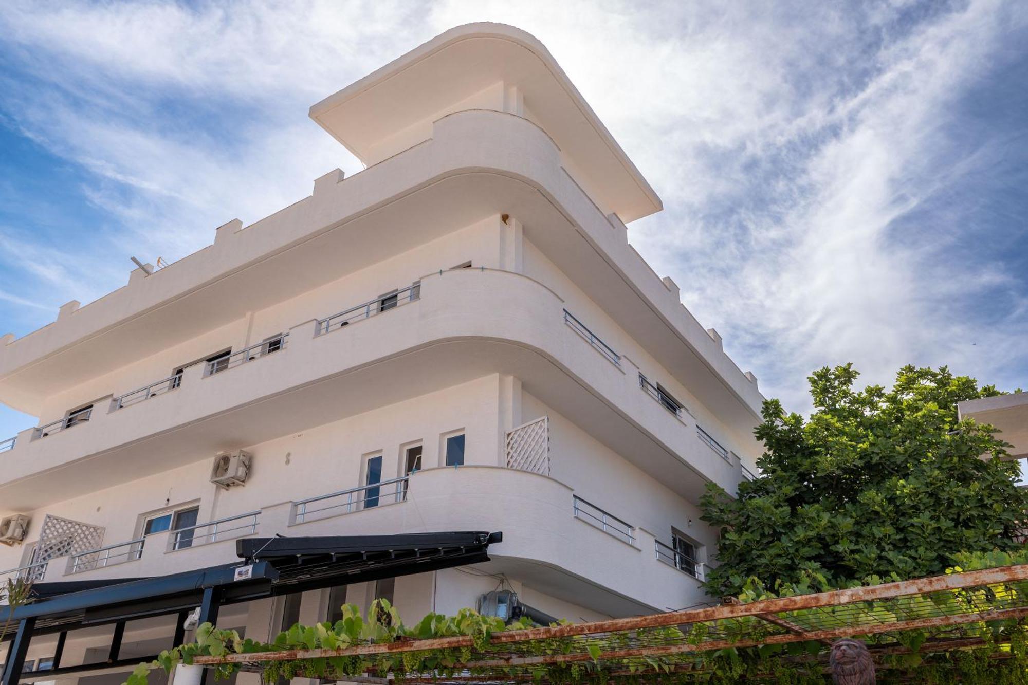 Rest Hour Hotel